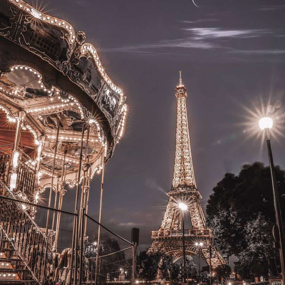 az Eiffel-torony fényei csúszó puzzle online