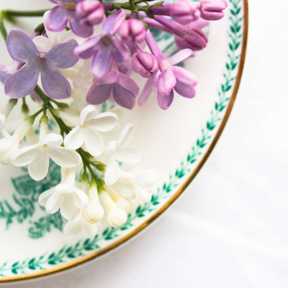 白と紫の花 スライディングパズル・オンライン