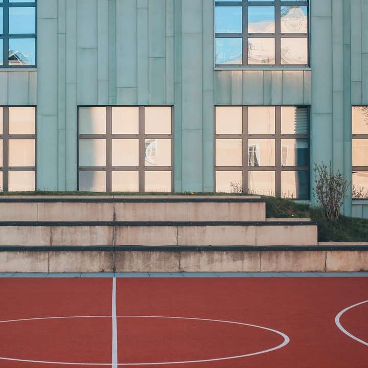 červené a bílé basketbalové hřiště online puzzle