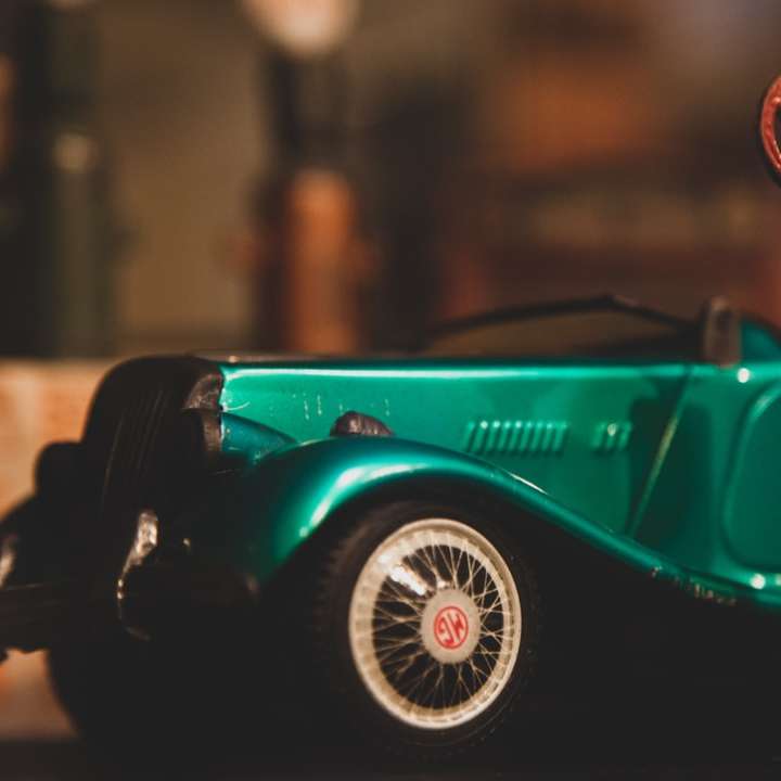 green classic car die-cast online puzzle