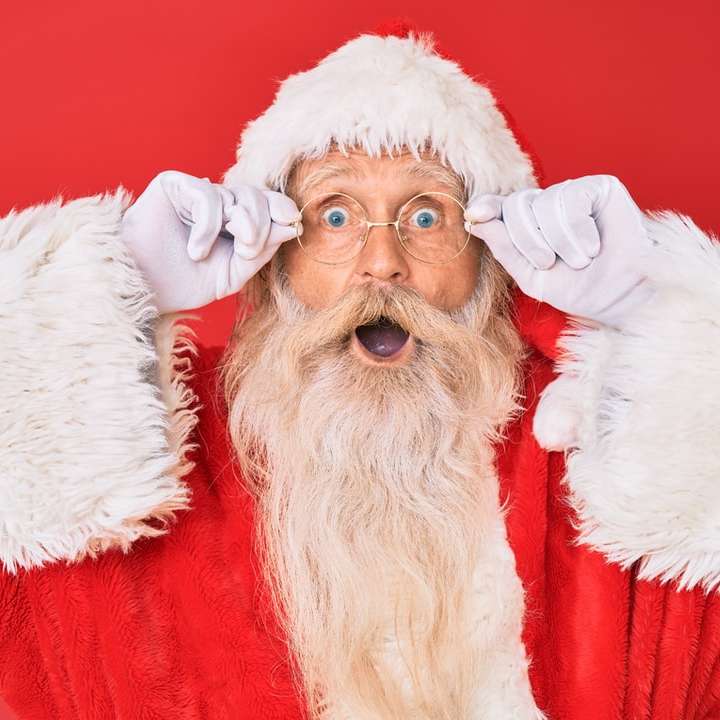 Санта Клаус на красном фоне онлайн-пазл
