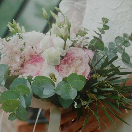ροζ και λευκό μπουκέτο λουλουδιών online παζλ