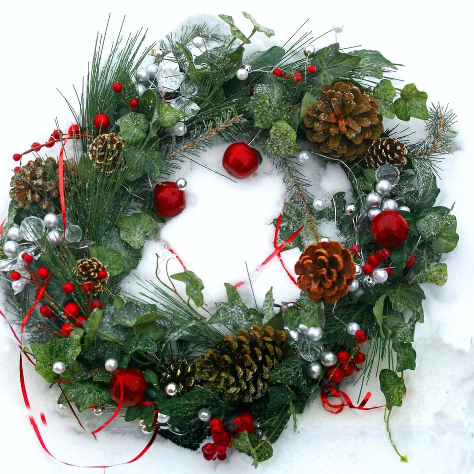 green and red christmas wreath online puzzle