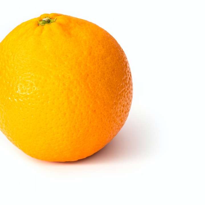 Orangenfrucht auf weißer Oberfläche Schiebepuzzle online