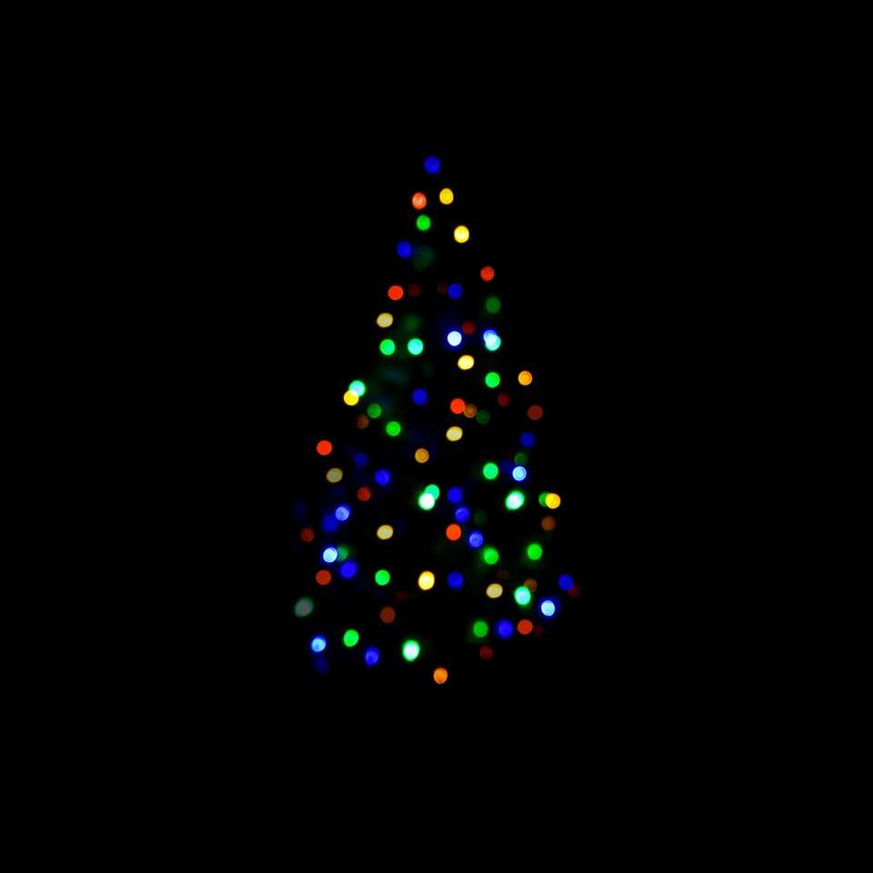 Řetězová světla na vánoční stromeček online puzzle