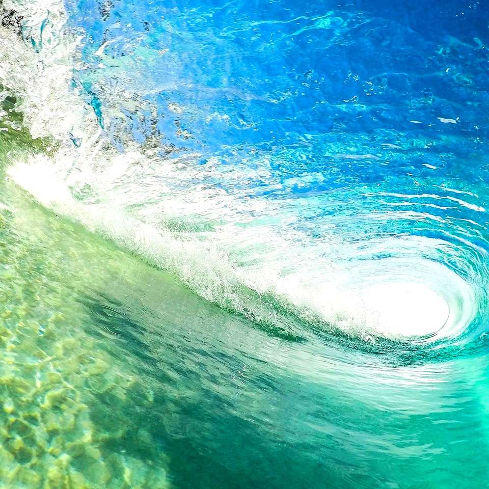 θάλασσα - κύματα και φως συρόμενο παζλ online