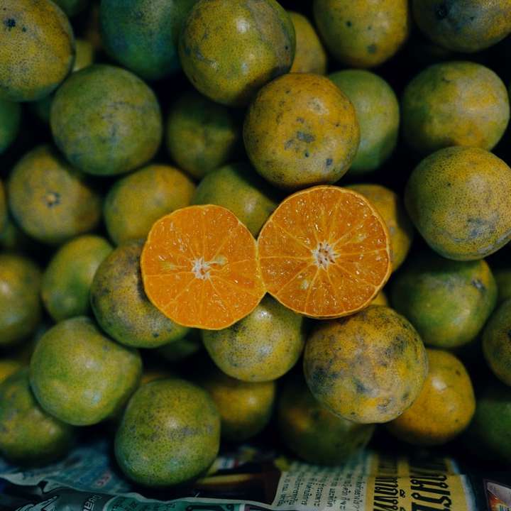 нарязан портокал върху портокали в кутия онлайн пъзел
