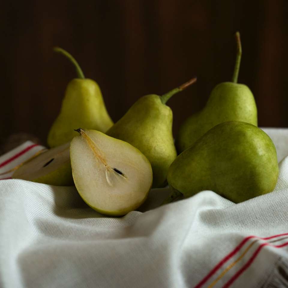 πράσινο μήλο φρούτα σε λευκό κλωστοϋφαντουργίας συρόμενο παζλ online