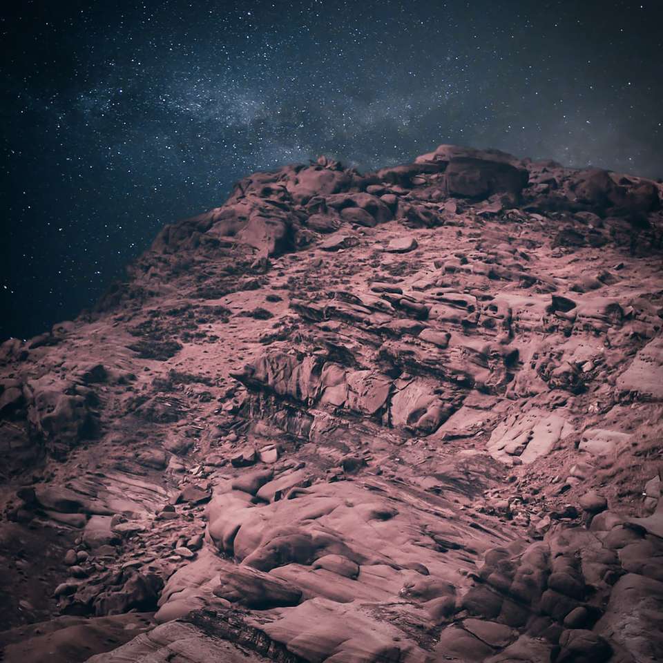 landschapsfoto van bergen onder sterrennacht schuifpuzzel online