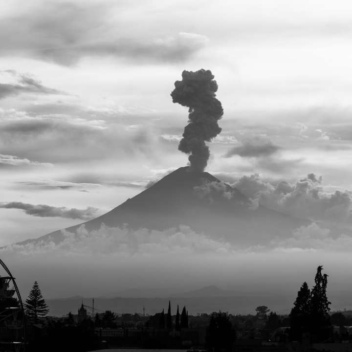 fotografia da paisagem do vulcão puzzle deslizante online