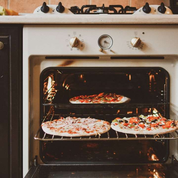 gebackene Pizza im Ofen Online-Puzzle