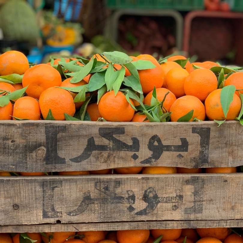 trälåda fylld med orange frukt glidande pussel online