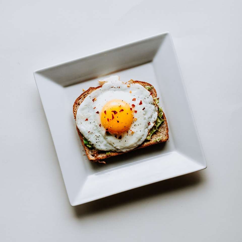 підсмажений пшеничний хліб зі смаженим яйцем розсувний пазл онлайн