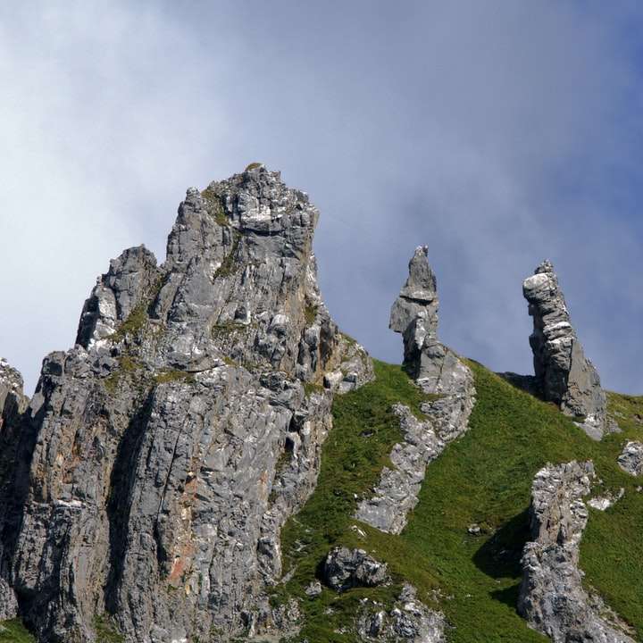 pedras na colina puzzle deslizante online