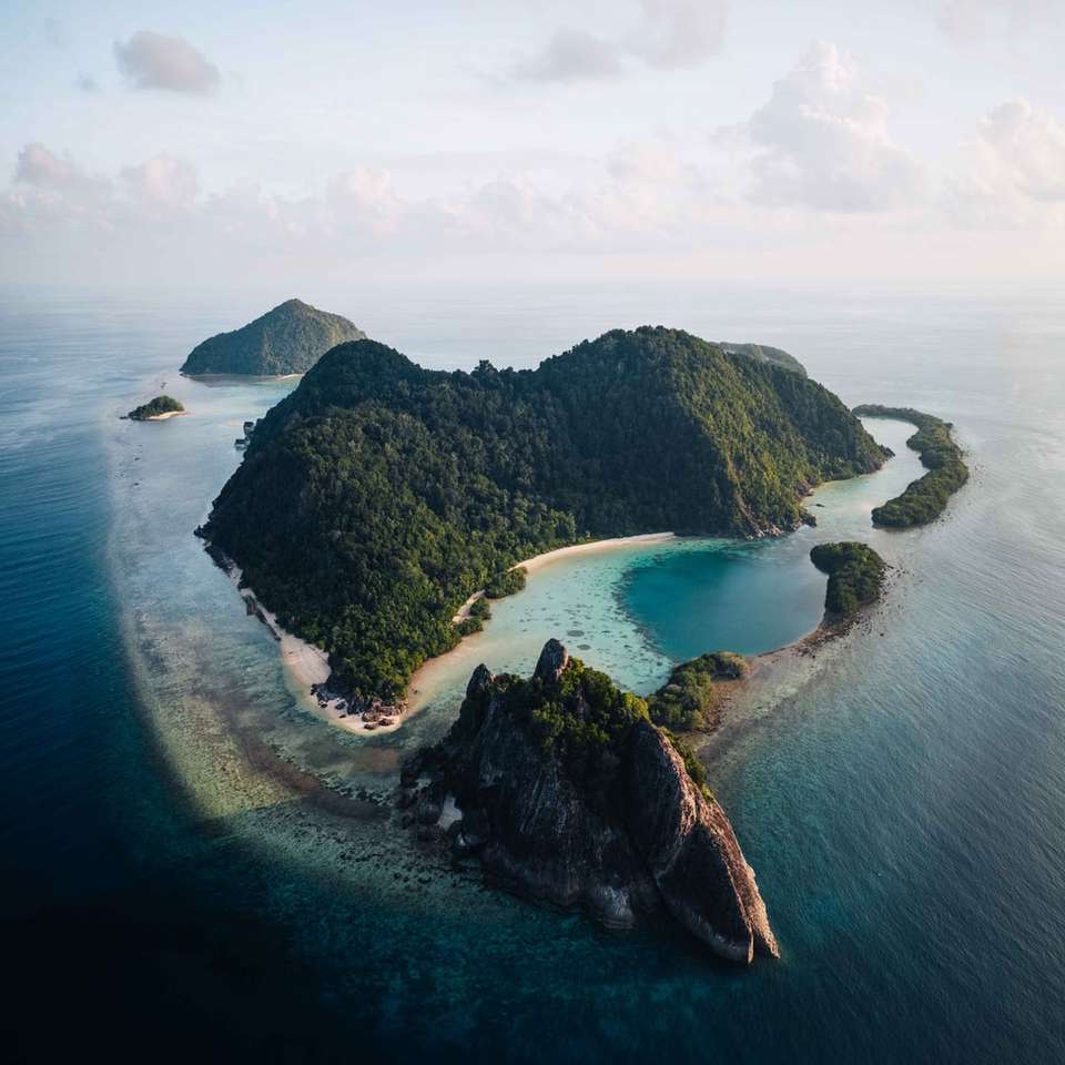 зеленый остров посреди океана раздвижная головоломка онлайн