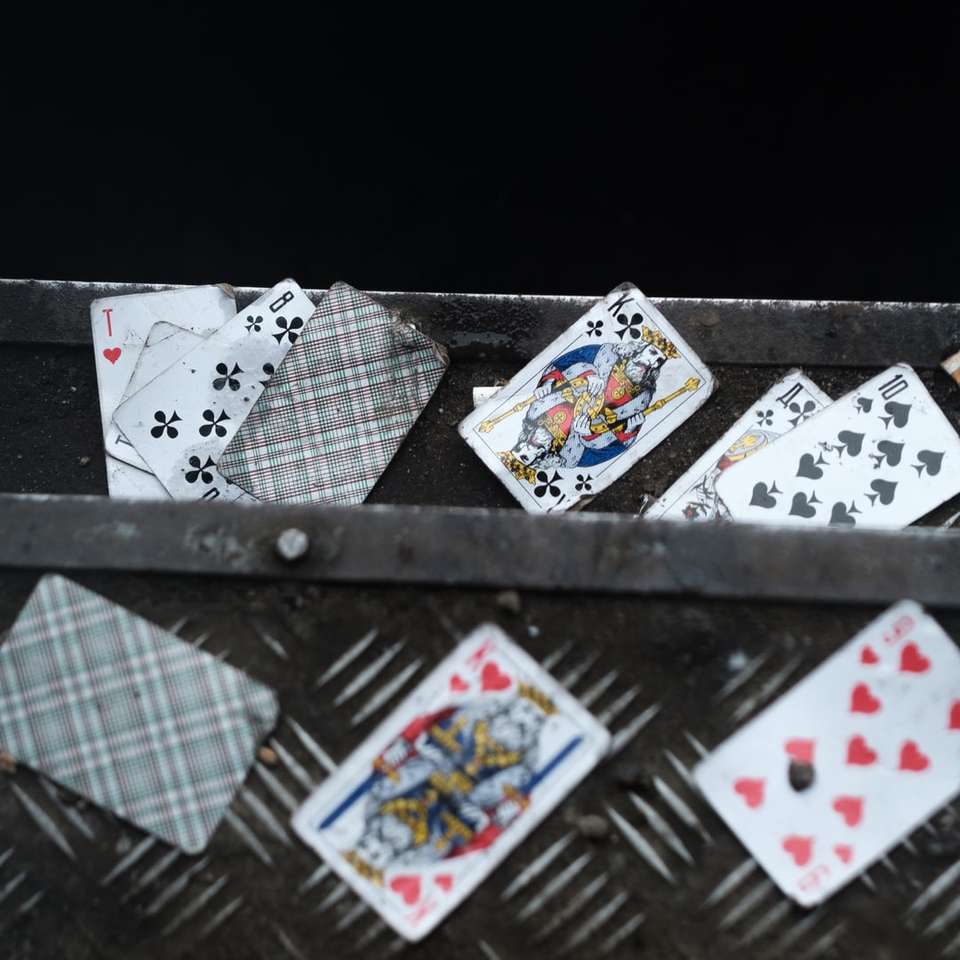 6 diamantů a 6 diamantů hrací karty posuvné puzzle online