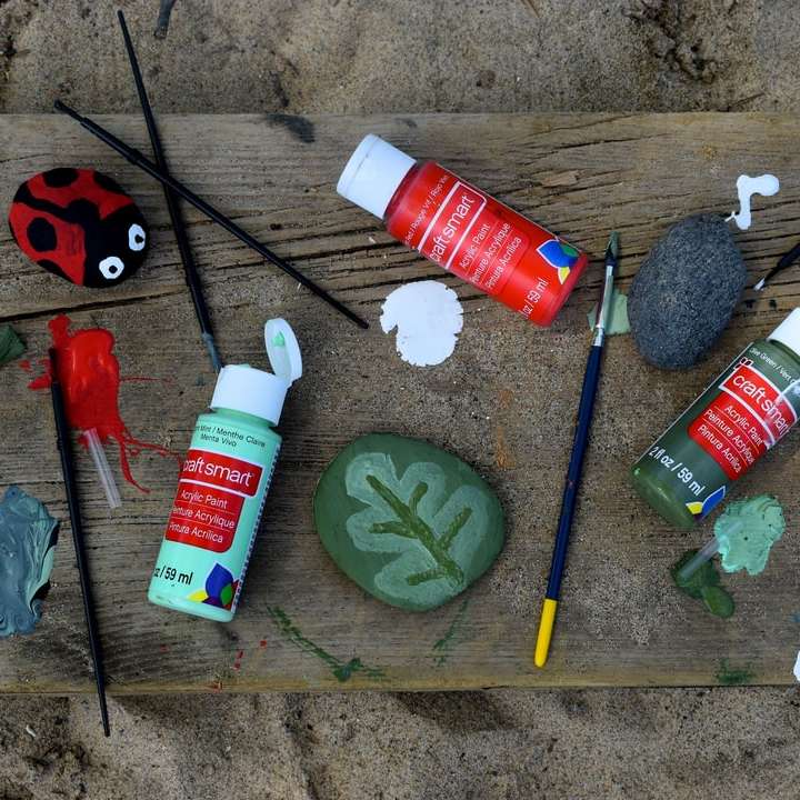 bílá a červená plastová láhev posuvné puzzle online