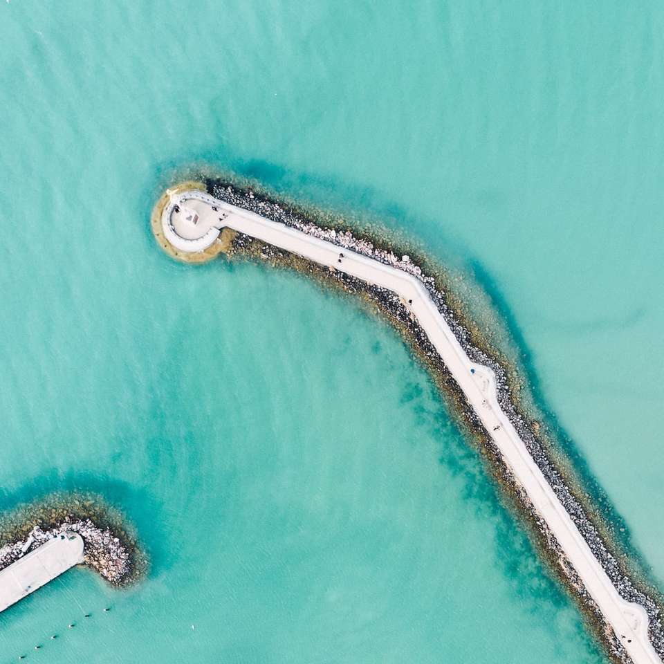 fotografía de alto ángulo de la isla puzzle deslizante online