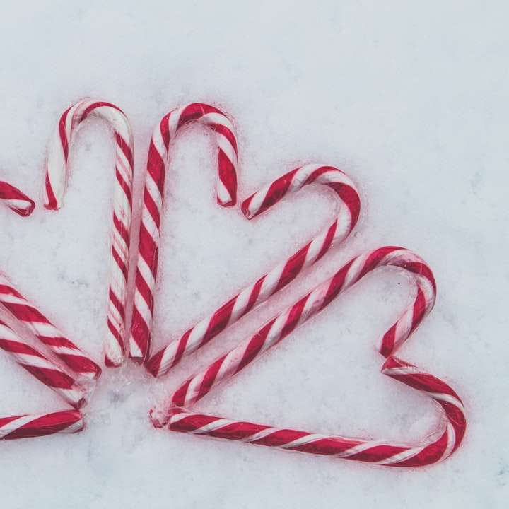 red-and-white candy cane lot online puzzle