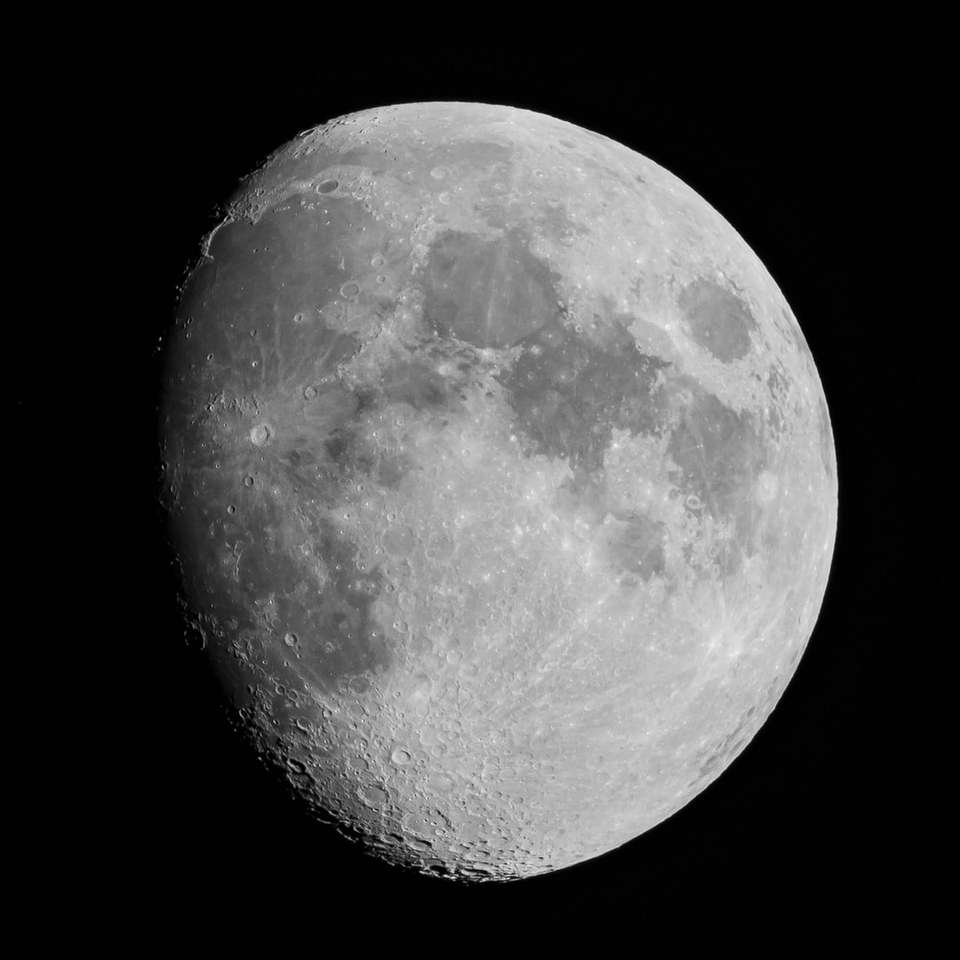 серое фото луны онлайн-пазл