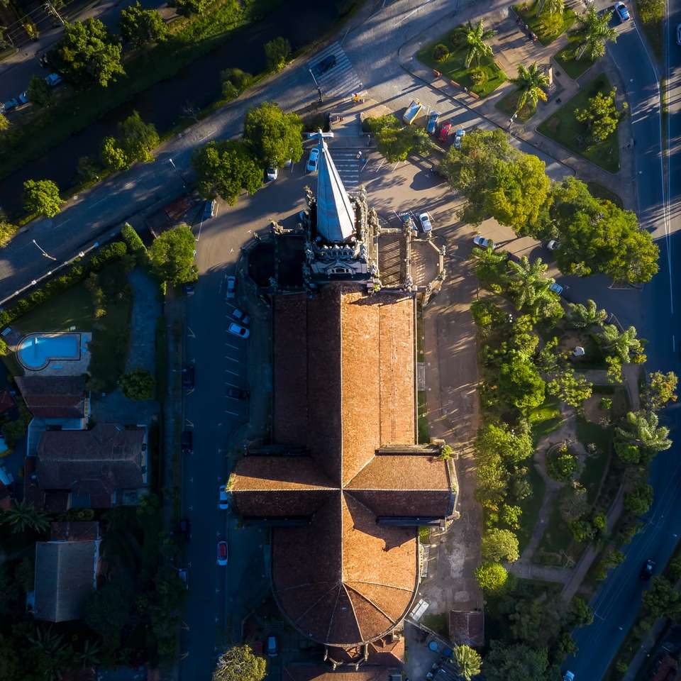 photographie aérienne du bâtiment puzzle coulissant en ligne