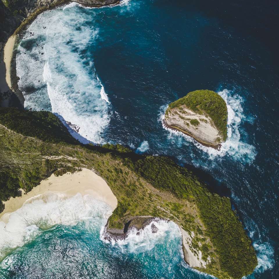 въздушна фотография на остров онлайн пъзел