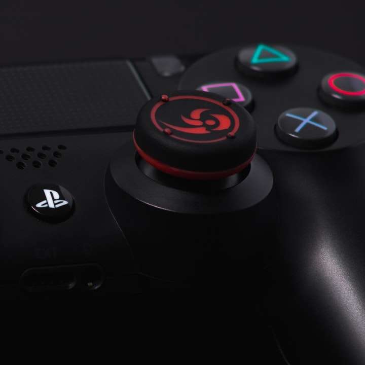 черный и красный игровой контроллер онлайн-пазл