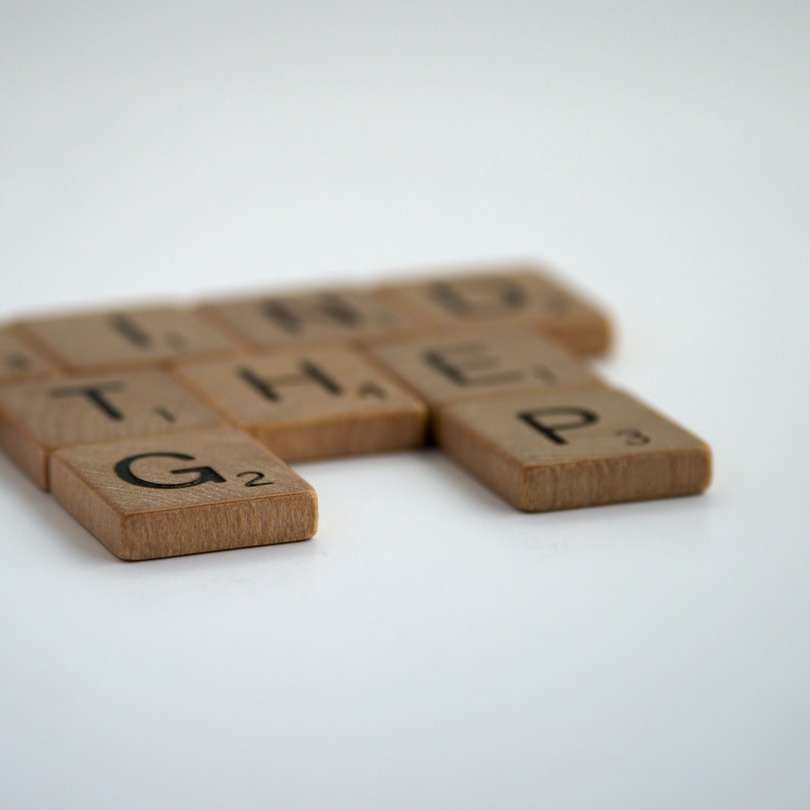 brązowa drewniana litera t-letter puzzle online