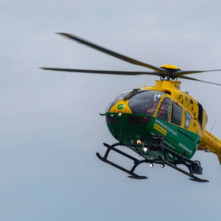 жовто-зелений вертоліт розсувний пазл онлайн
