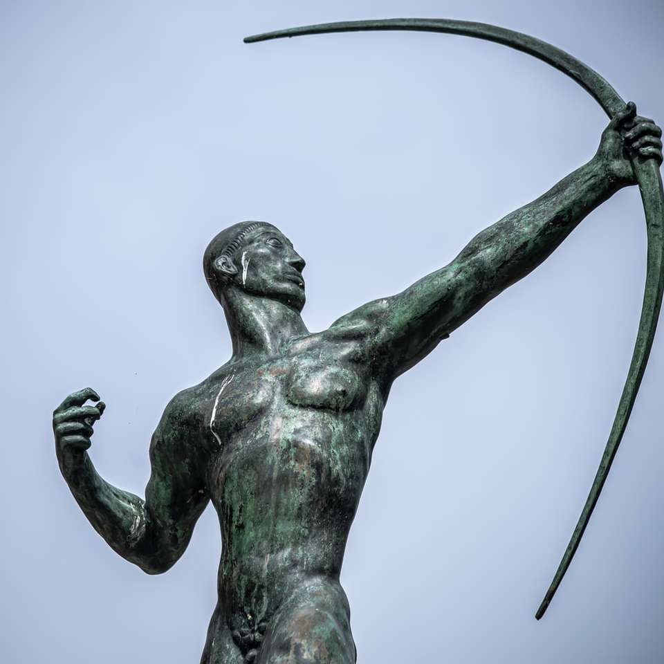 άγαλμα του ανθρώπου που κρατάει σπαθί online παζλ