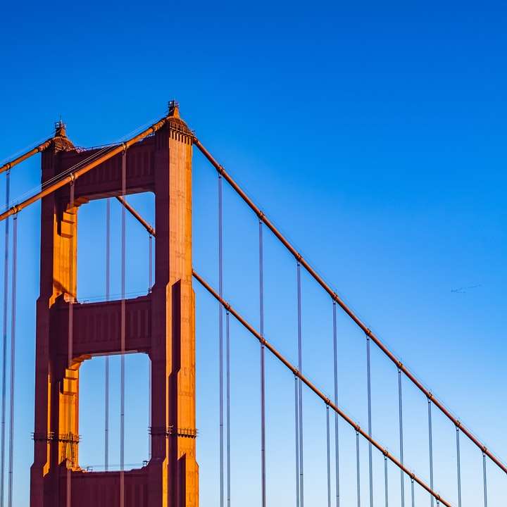 Puente Golden Gate bajo un cielo azul durante el día rompecabezas en línea