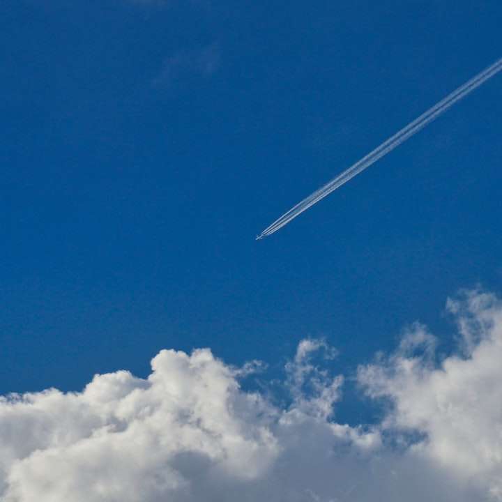 білі хмари і блакитне небо вдень розсувний пазл онлайн