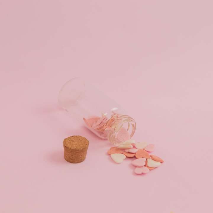 рожеві та білі цукерки у формі серця онлайн пазл