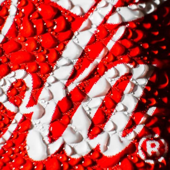 röda och vita hjärtformade dekorer Pussel online
