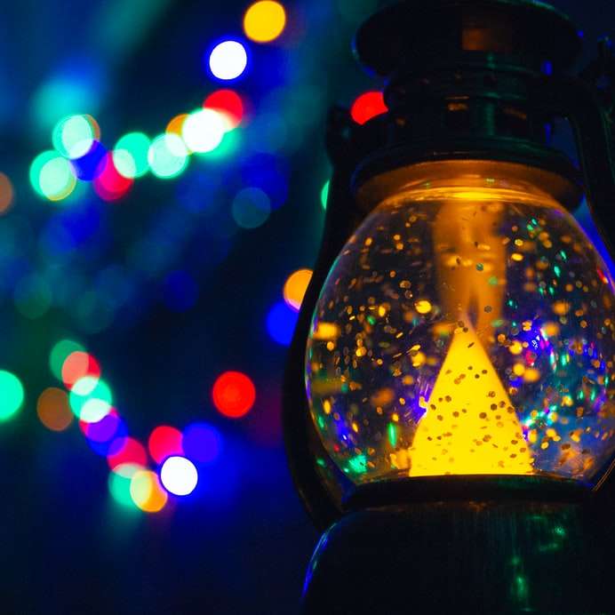 Klarglas Kerzenhalter mit beleuchteten Lichterketten Online-Puzzle