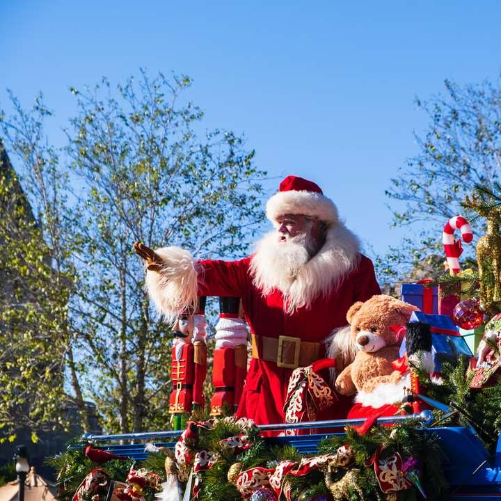 jultomten rider på röd och blå vagn Pussel online