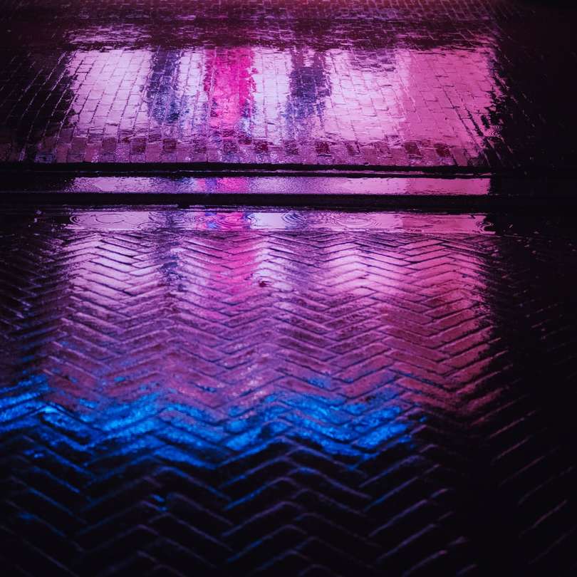 reflektion av blått och rött ljus Pussel online