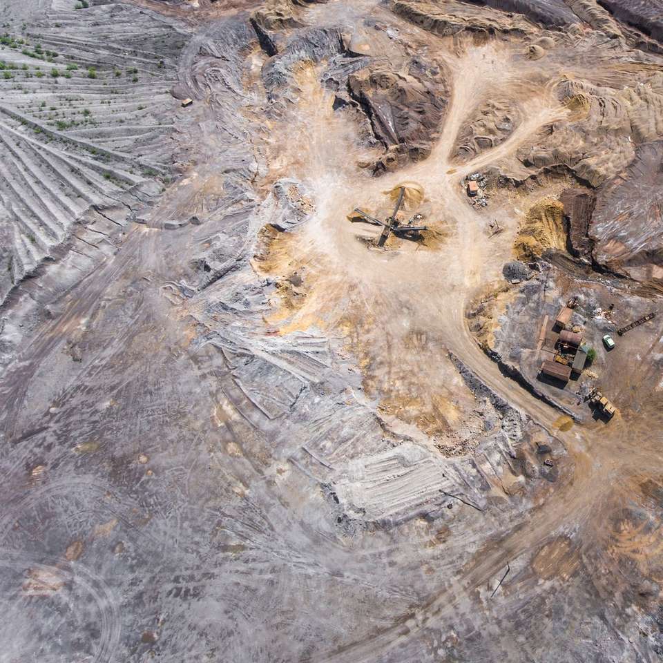 widok z lotu ptaka na teren górniczy puzzle online