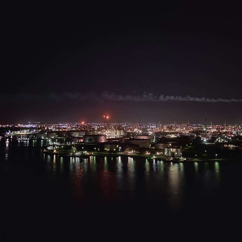 panorama města v noci posuvné puzzle online