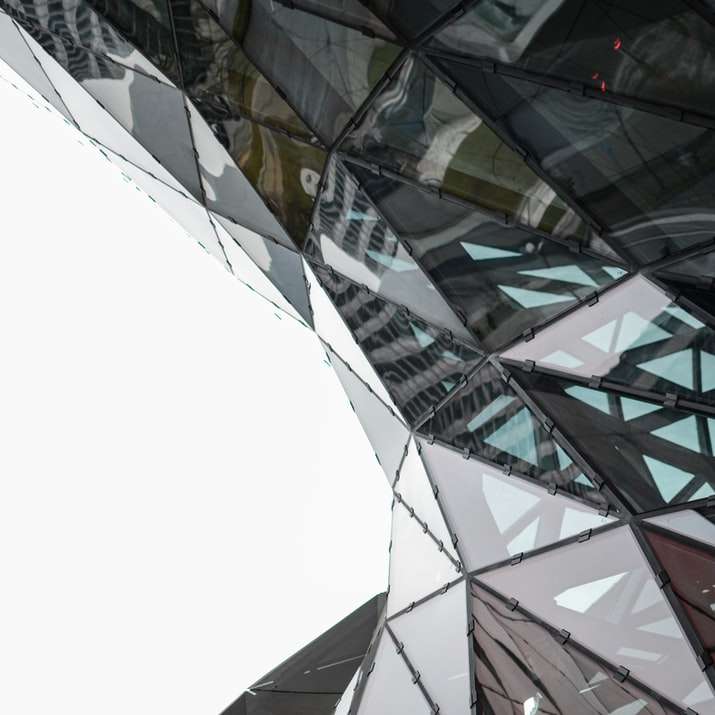 Schwarz-Weiß-Glasgebäude Schiebepuzzle online