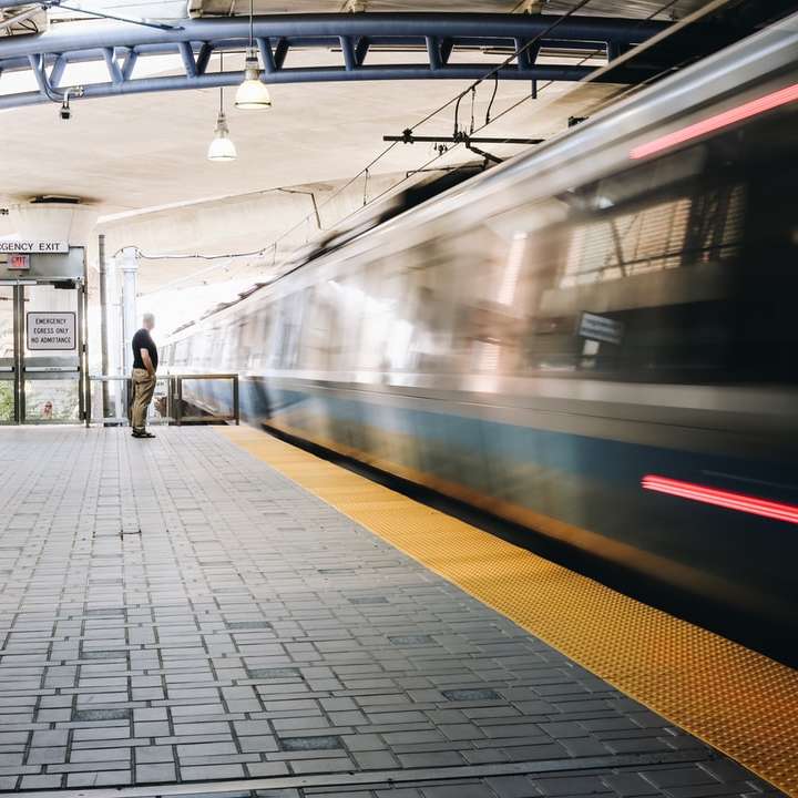 time-lapse foto van een treinstation online puzzel