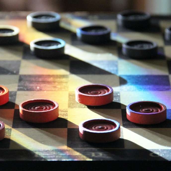 recipiente de plastic rotunde negre și roșii puzzle online