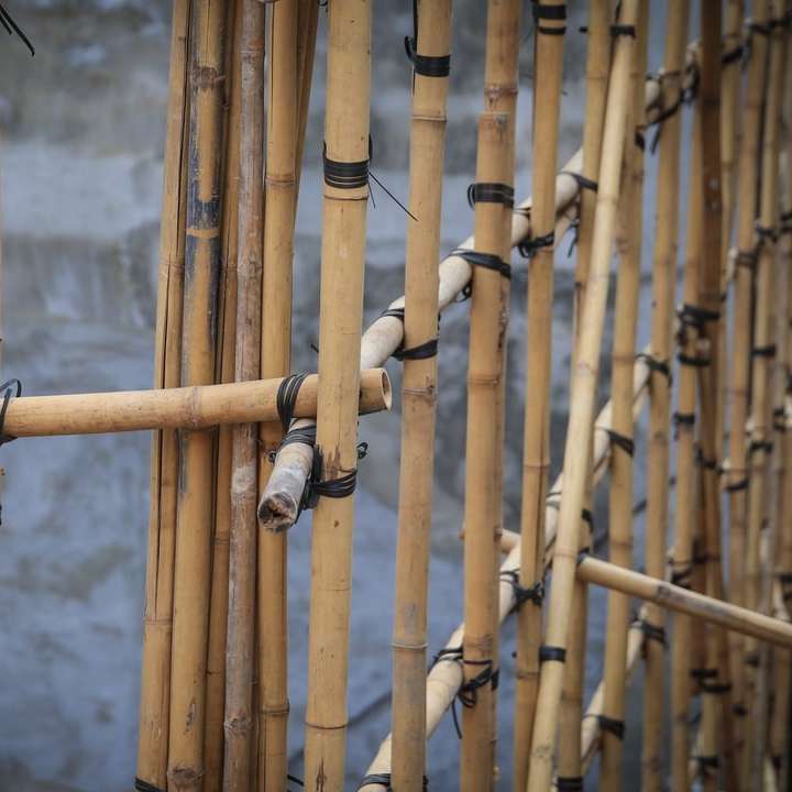 кафяви дървени пръчки върху кафява дървена пръчка плъзгащ се пъзел онлайн