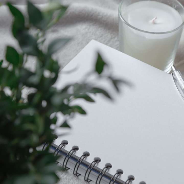 helder drinkglas met witte vloeistof schuifpuzzel online