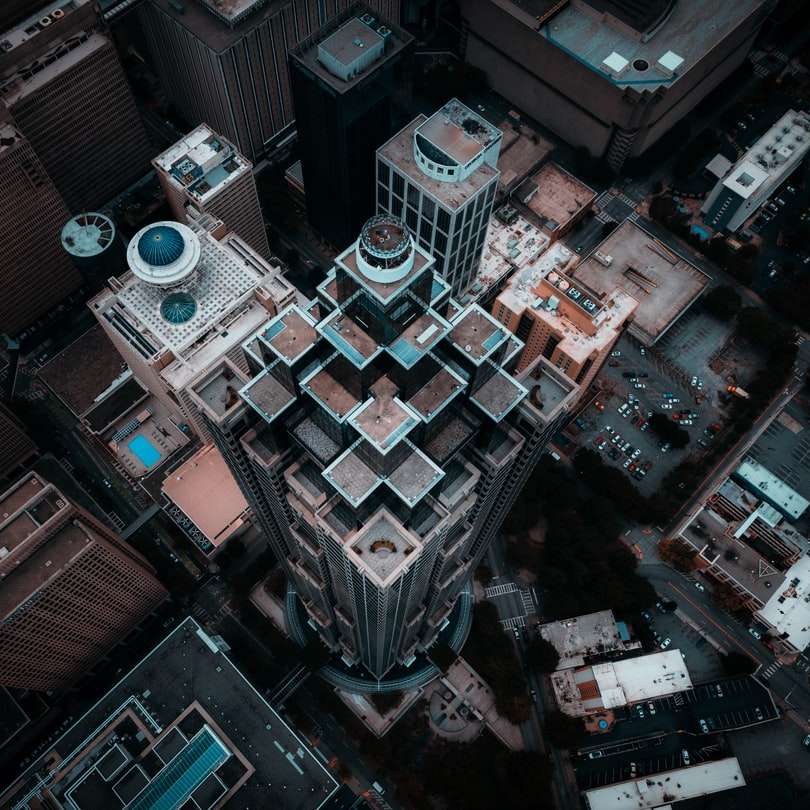 Luftaufnahme von Stadtgebäuden während des Tages Schiebepuzzle online