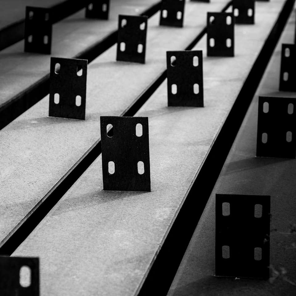 czarno-białe kwadratowe bloki puzzle online