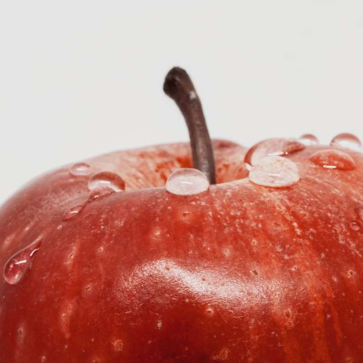 măr roșu cu fundal alb alunecare puzzle online