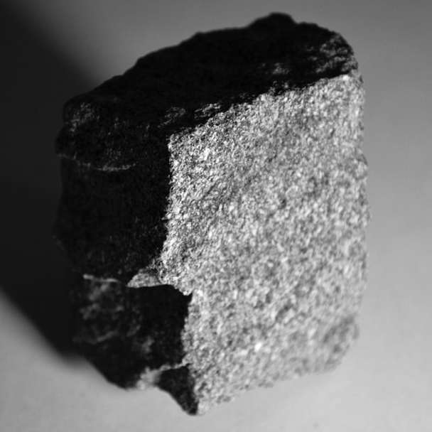 fragmento de pedra cinza e preta puzzle online