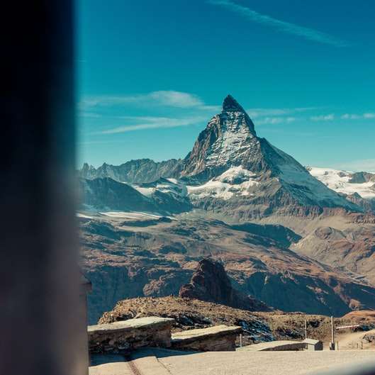 заснежени планини под синьо небе през деня онлайн пъзел