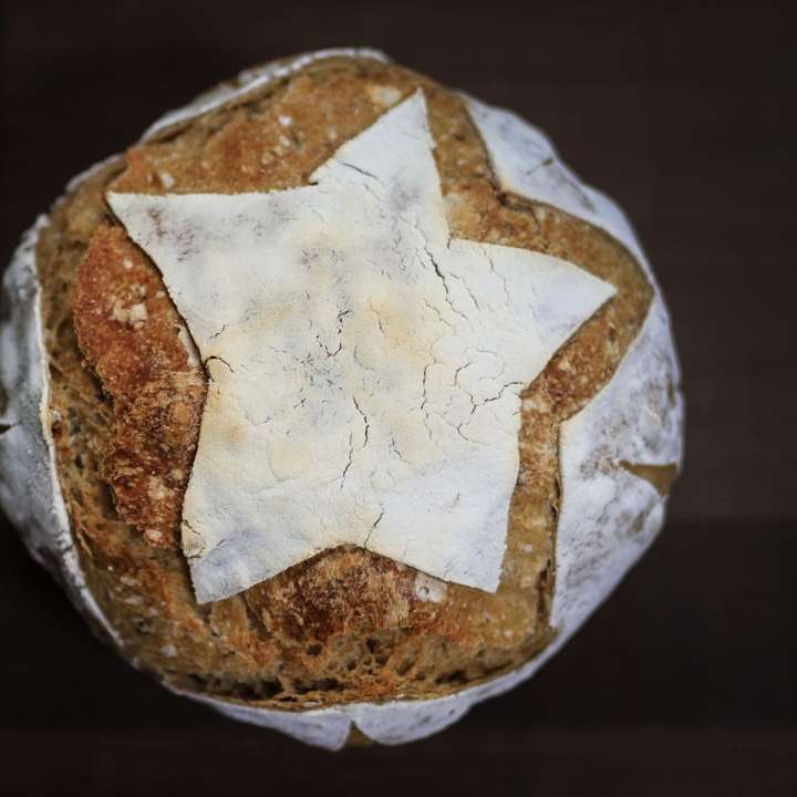 hnědý a bílý kulatý chléb online puzzle